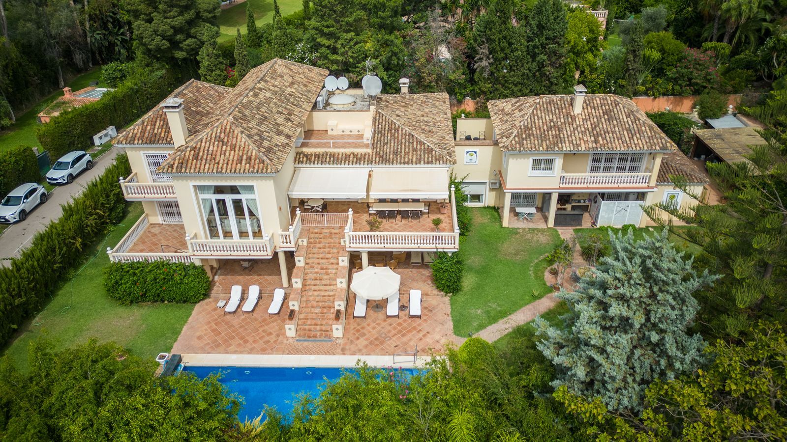 6 Bedroom Villa Guadalmina Baja