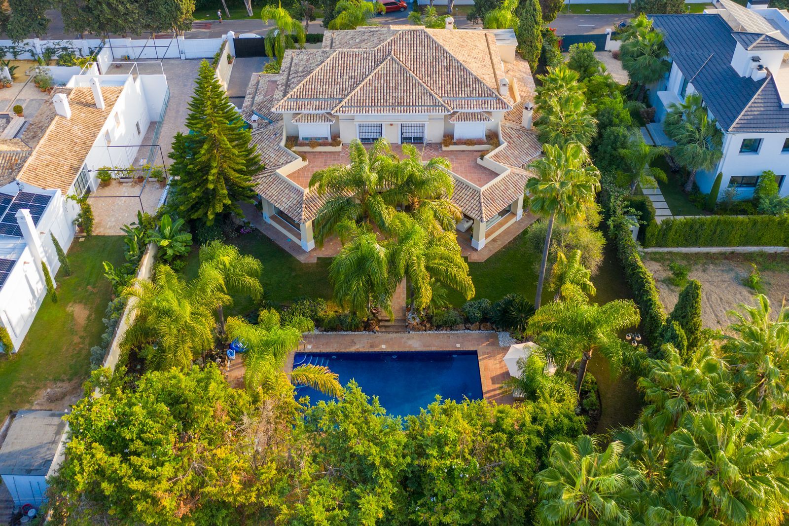 7 Bedroom Villa Guadalmina Baja