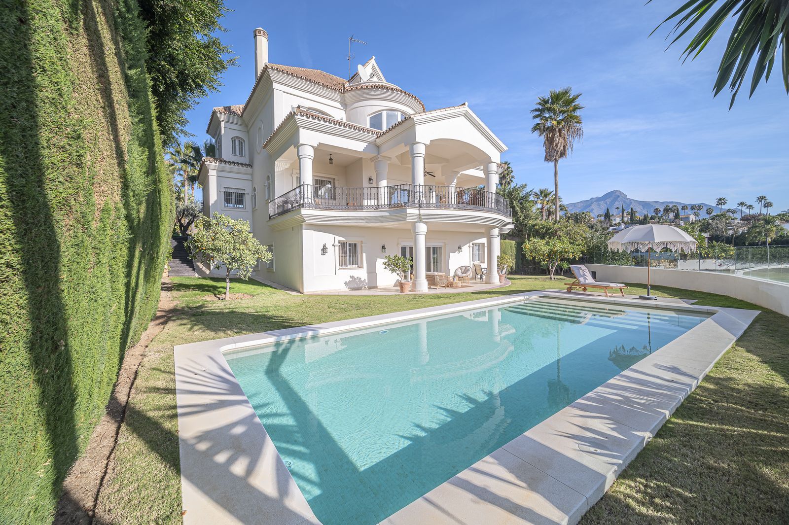 7 Bedroom Villa Nueva Andalucía