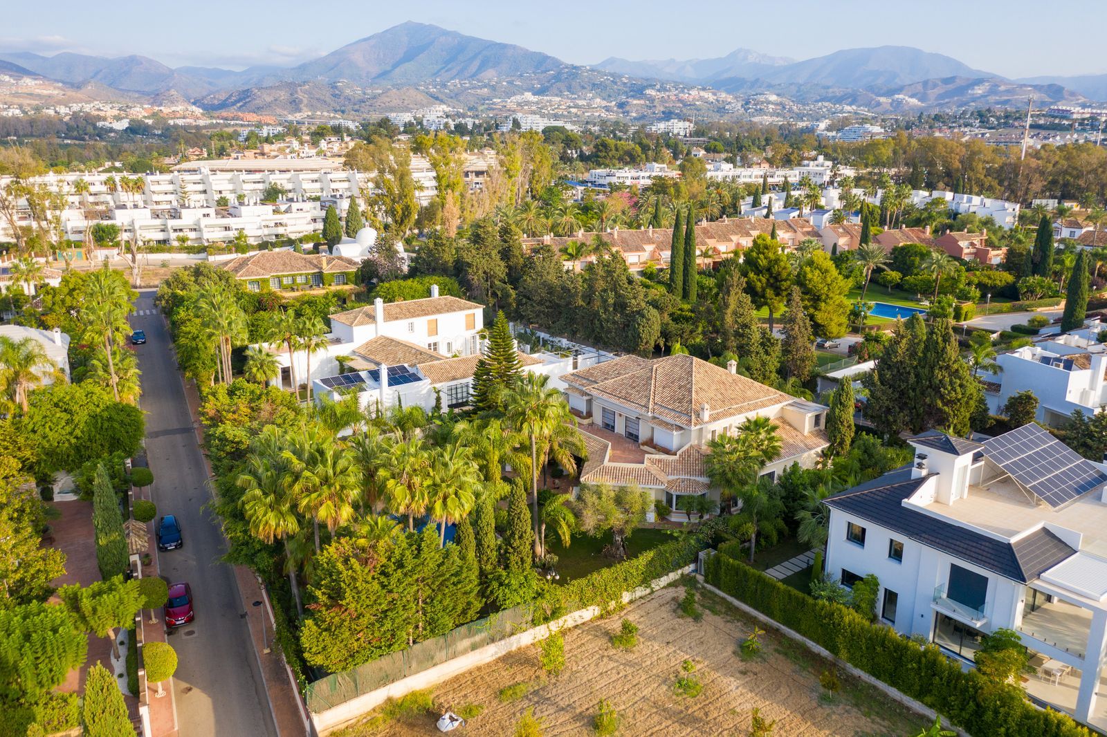 7 Bedroom Villa Guadalmina Baja