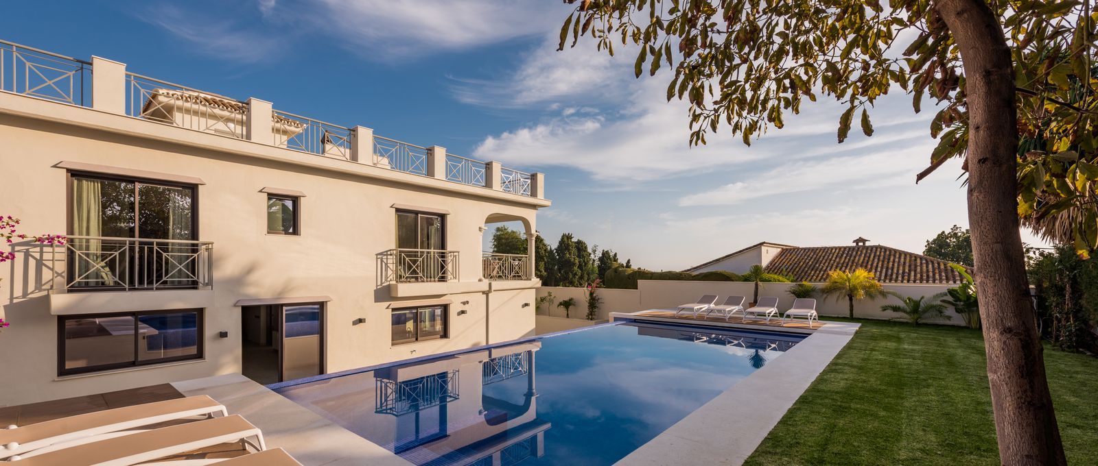 5 Bedroom Villa Río Real, Marbella