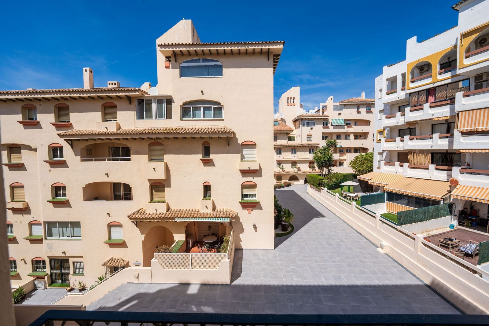 2 Bedroom Apartment Estepona image 9