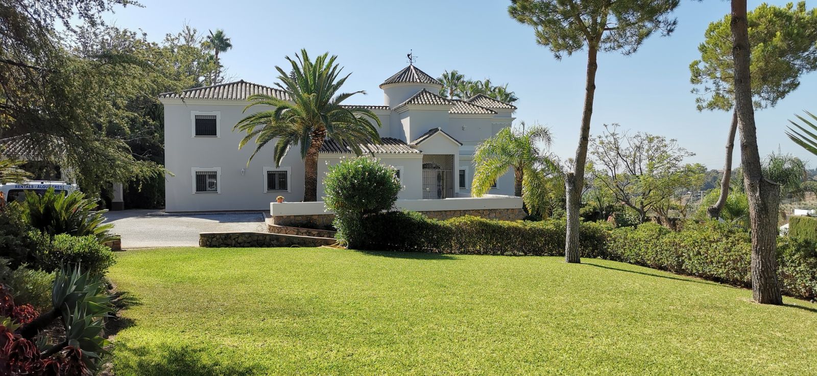 5 Bedroom Villa Estepona image 10