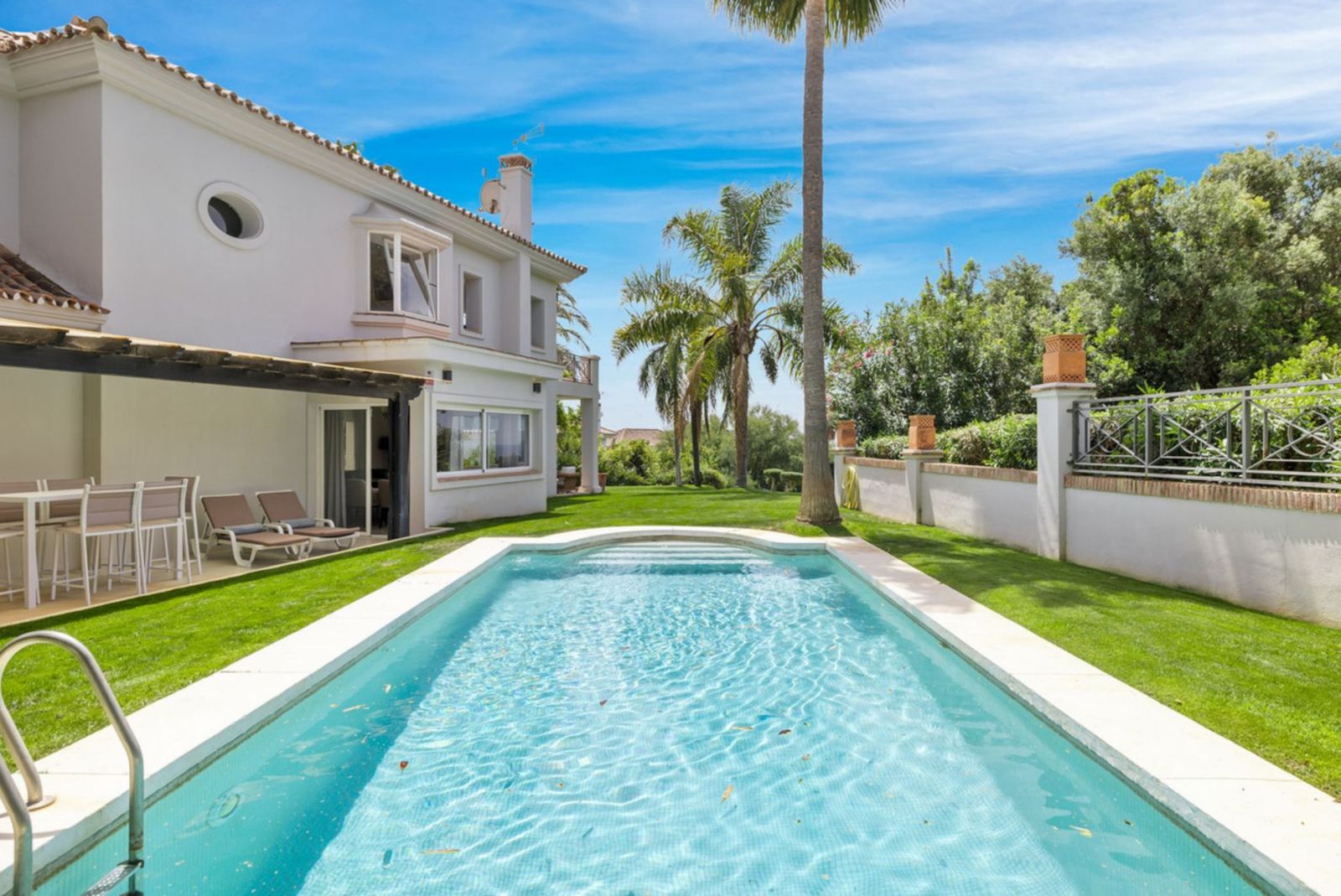 4 Bedroom Villa El Rosario image 16