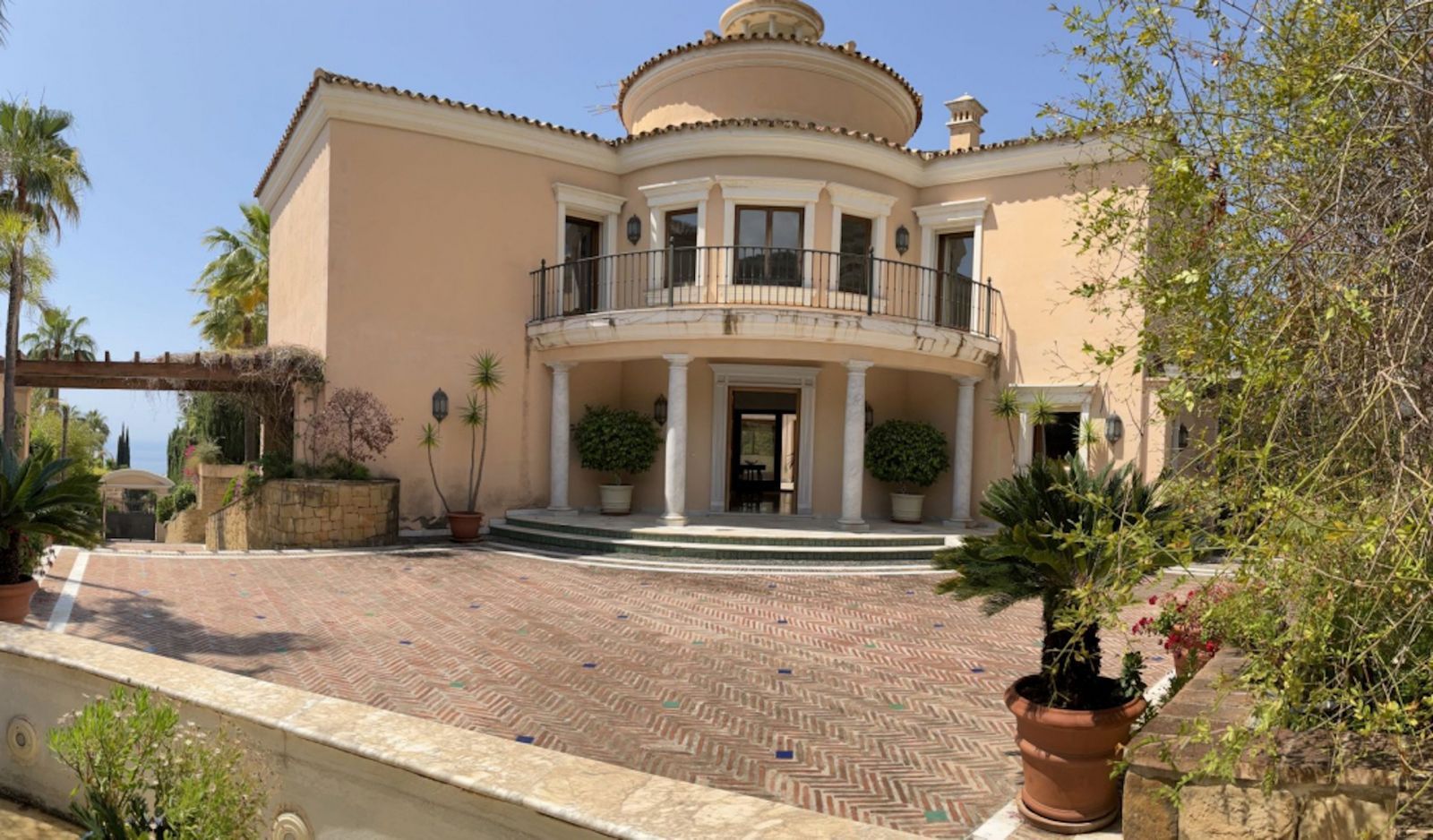 7 Bedroom Villa Sierra Blanca image 3