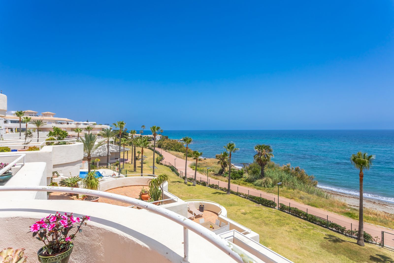 2 Bedroom Apartment Estepona image 9