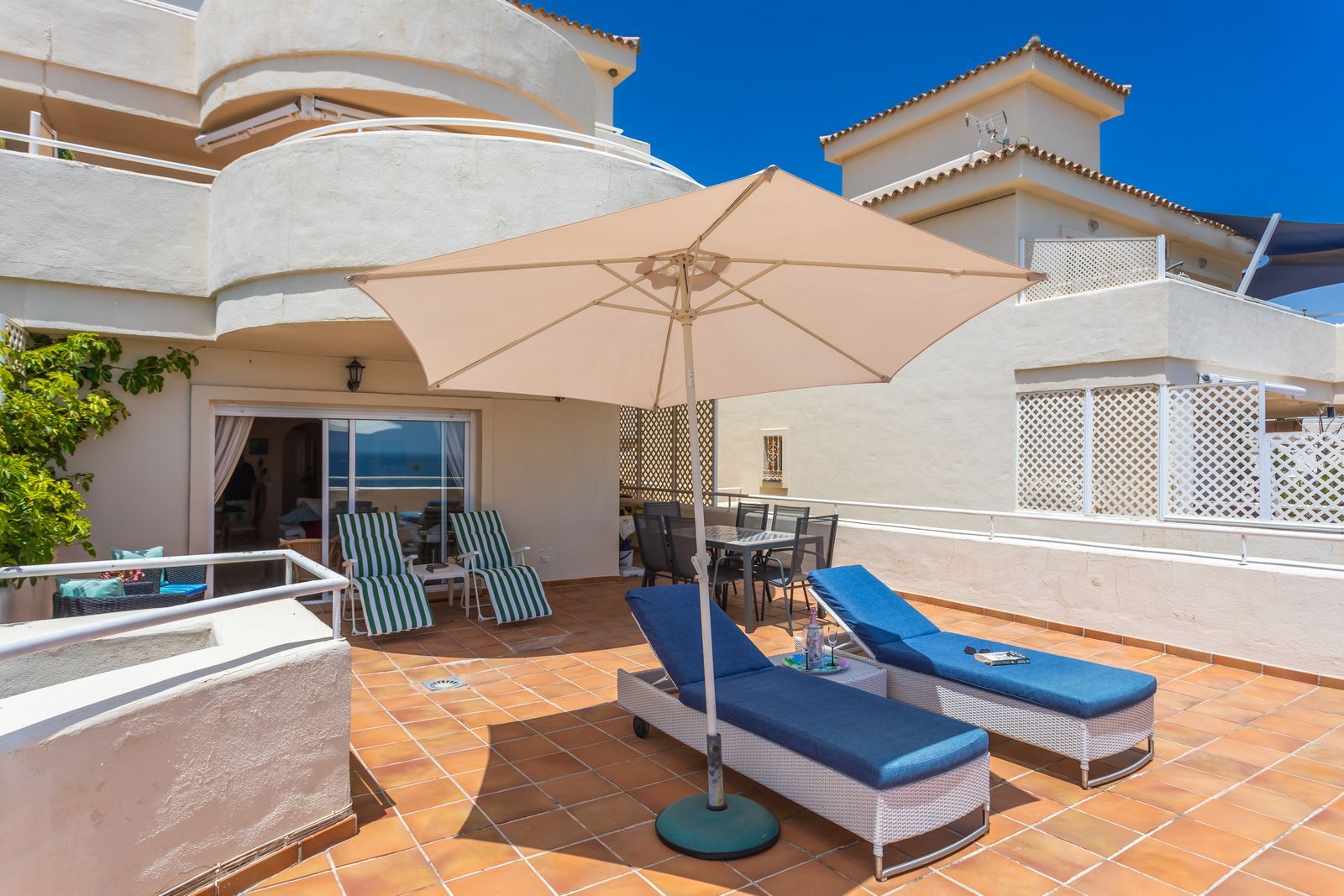 2 Bedroom Apartment Estepona image 7