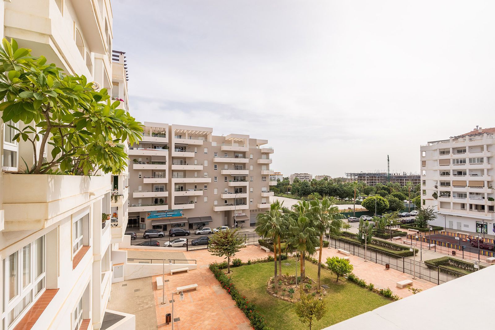 3 Bedroom Apartment Nueva Andalucía image 1