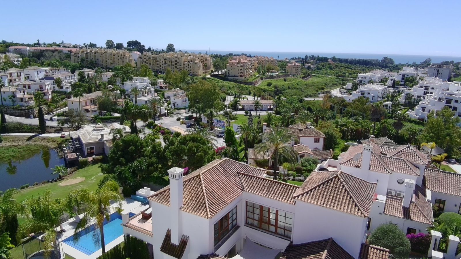 5 Bedroom Villa Estepona image 3