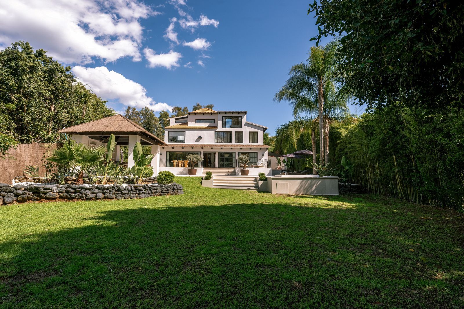 5 Bedroom Villa Nueva Andalucía image 10