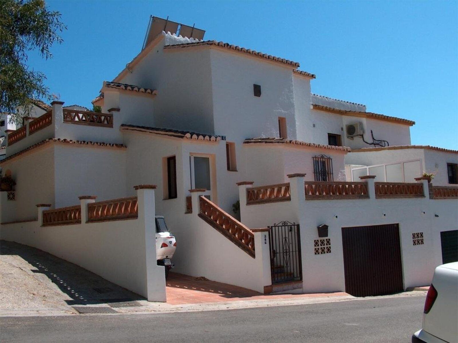 4-bedroom Semi-Detached House in Calahonda