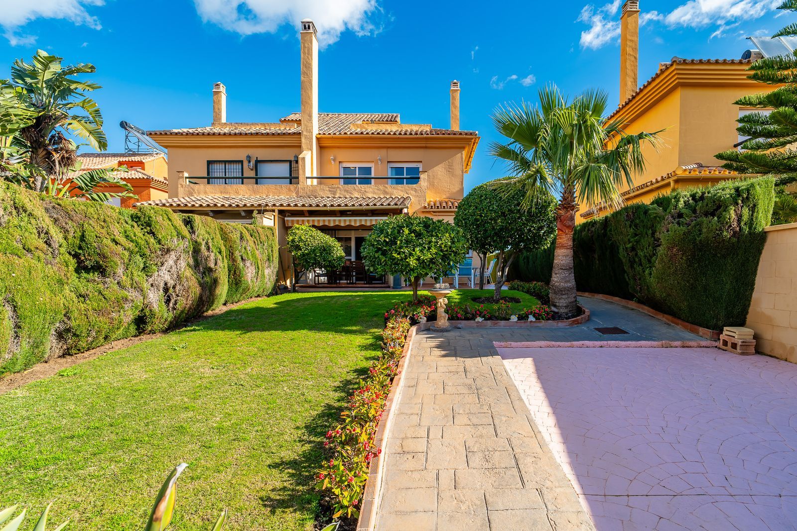 4-bedroom Semi-Detached House in Riviera del Sol
