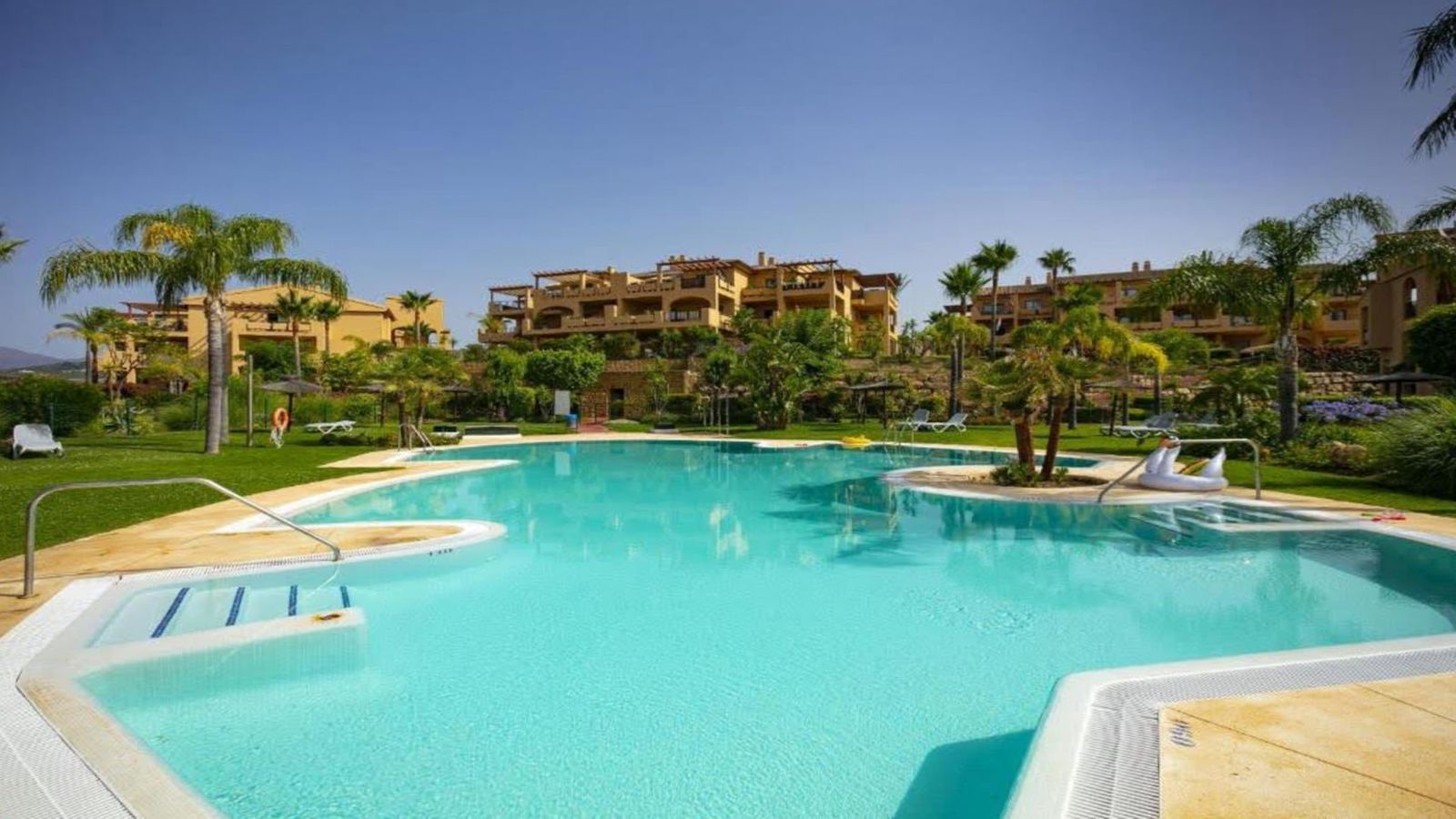 4-bedroom Ground Floor Apartment in Benahavís