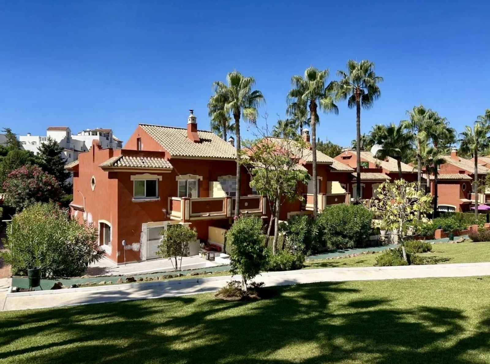 4-bedroom Semi-Detached House in Estepona