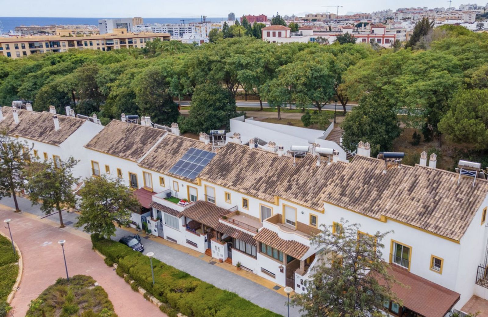 4-bedroom Semi-Detached House in Estepona