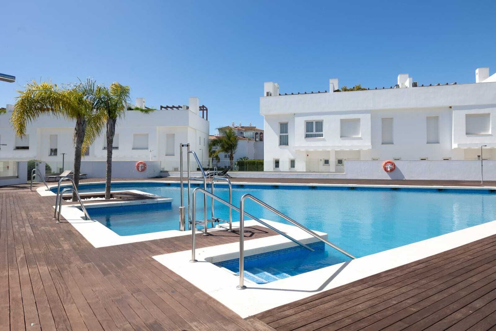 4-bedroom Semi-Detached House in Calahonda