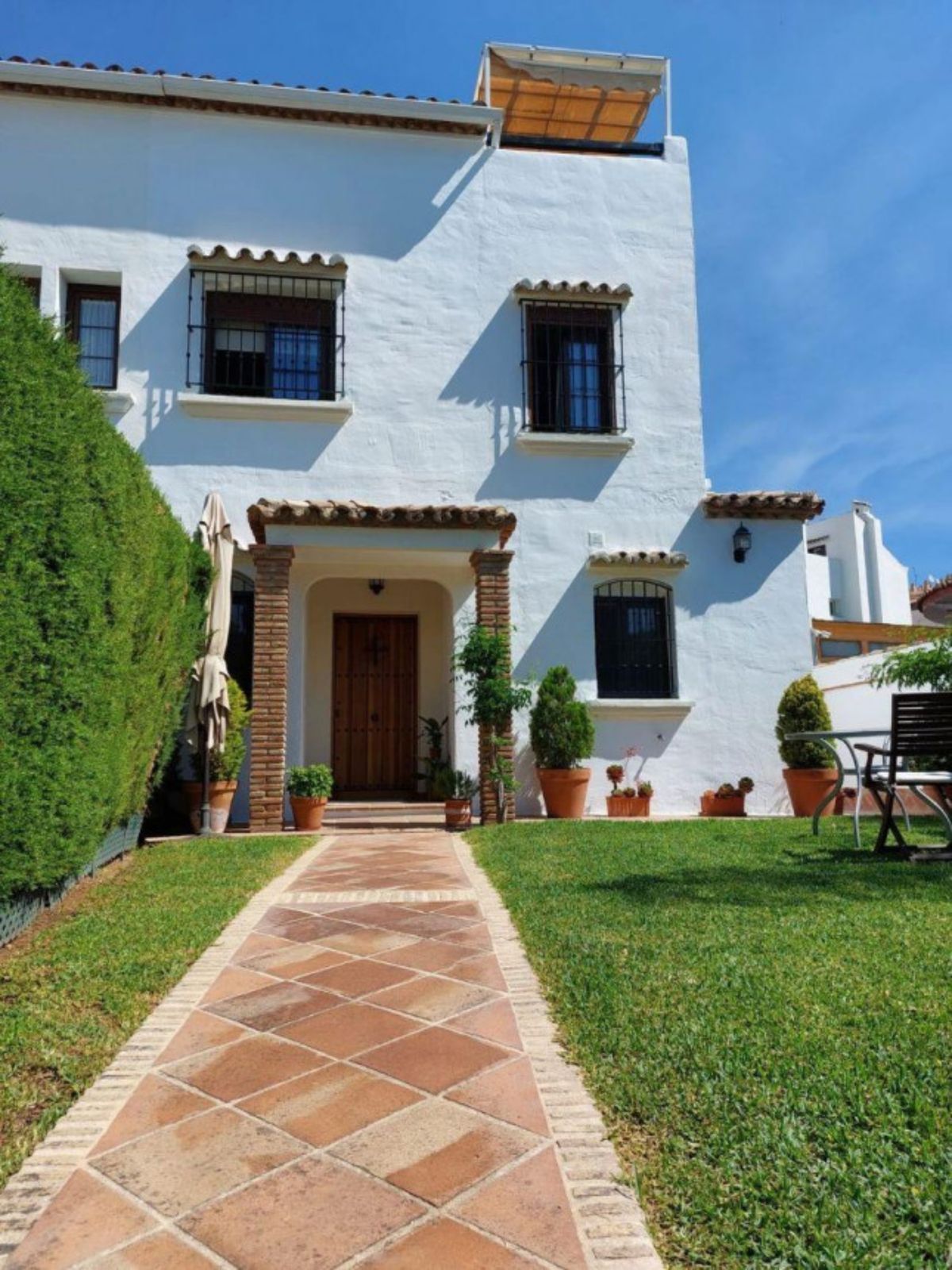 5-bedroom Semi-Detached House in Marbella