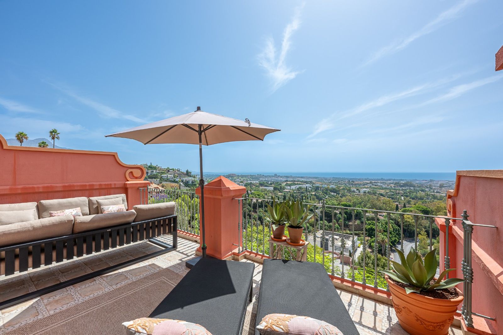 4-bedroom Duplex in Monte Halcones