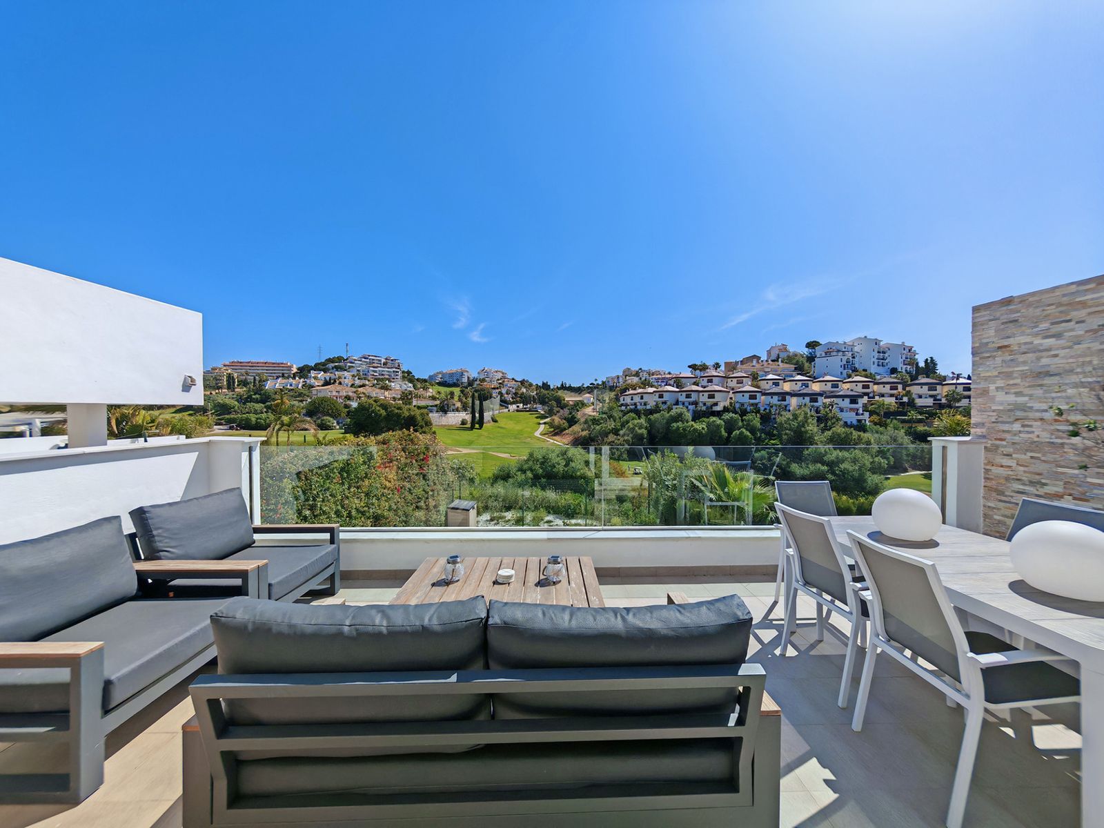 3-bedroom Semi-Detached House in Riviera del Sol