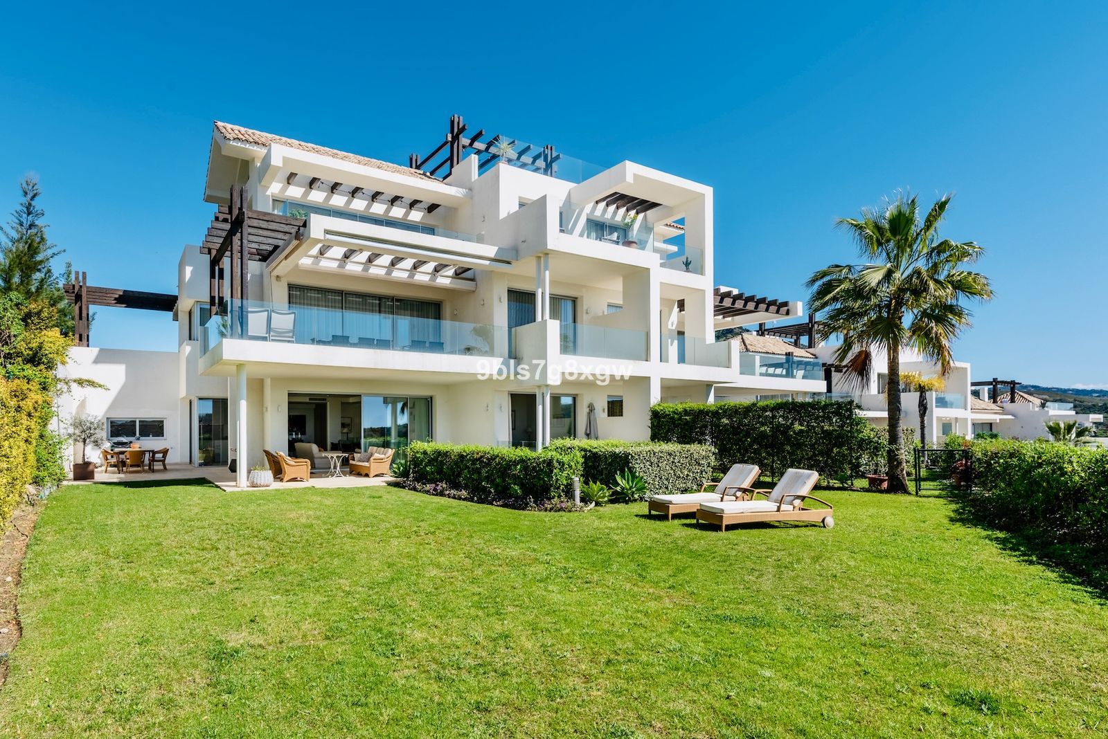 3-bedroom Ground Floor Apartment in Benahavís