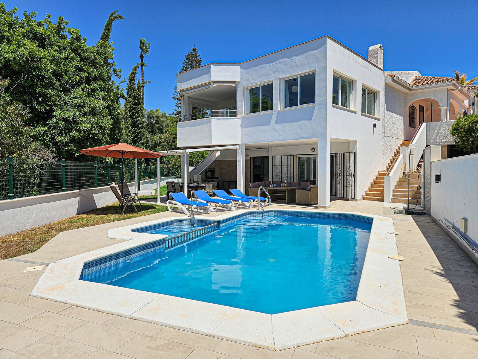 4-bedroom Villa in Riviera del Sol