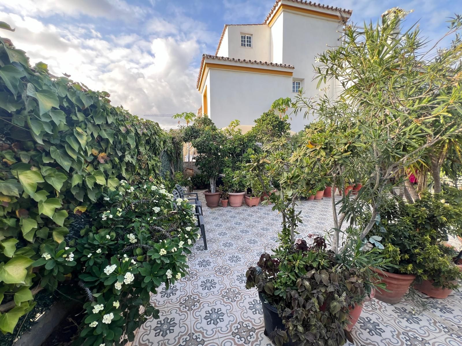 7-bedroom Semi-Detached House in Estepona