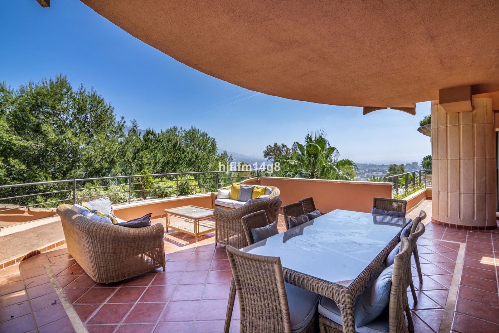 4-bedroom Apartment in Nueva Andalucia