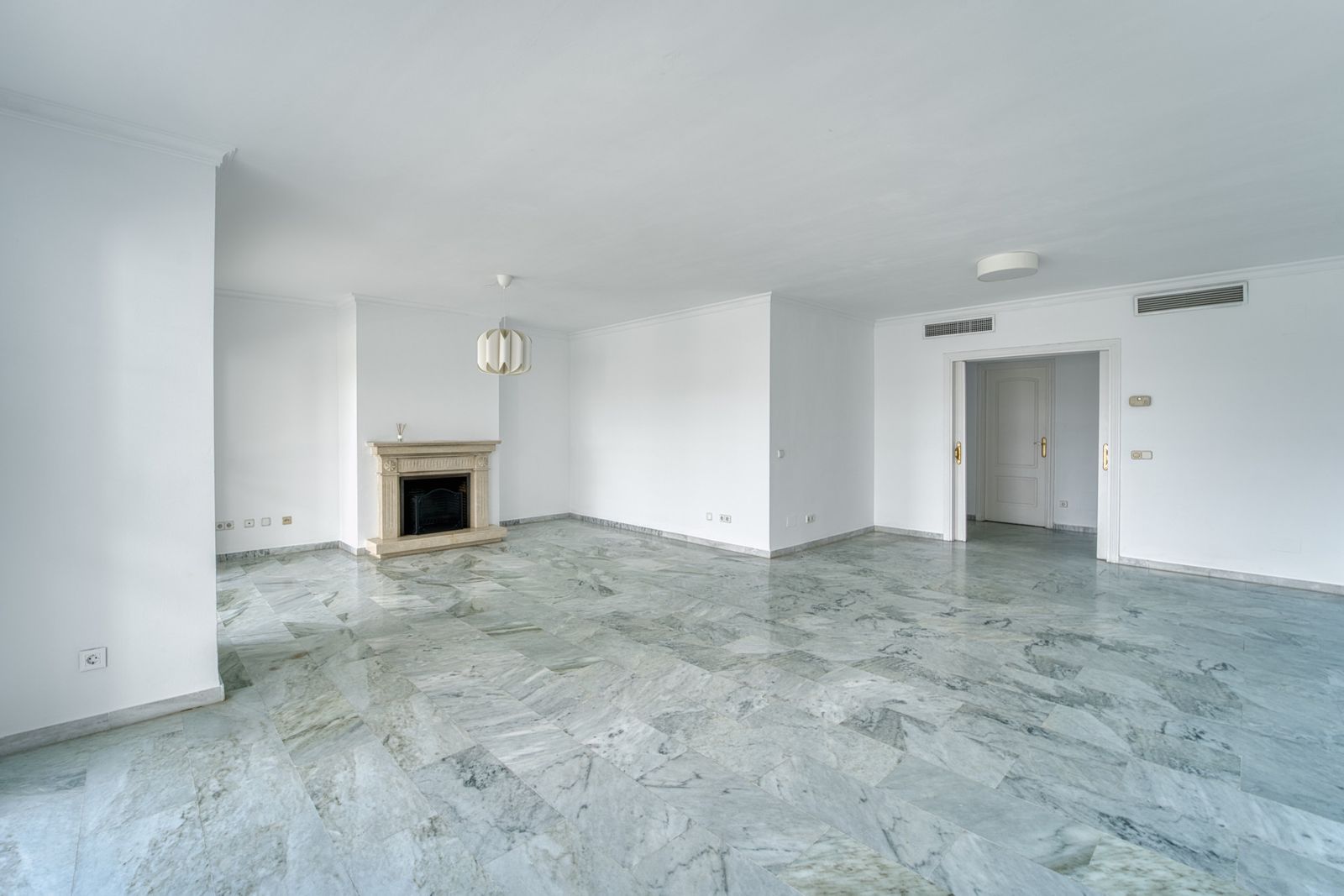 5-bedroom Penthouse Duplex in Guadalmina Baja
