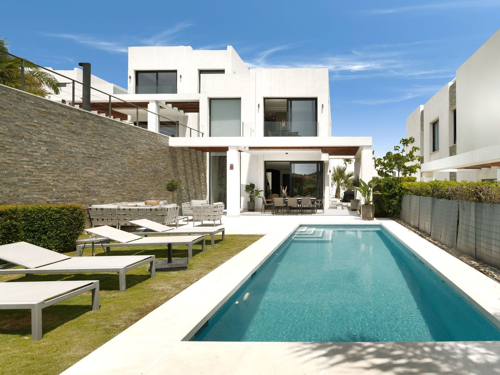 5-bedroom Semi-Detached House in Cabopino