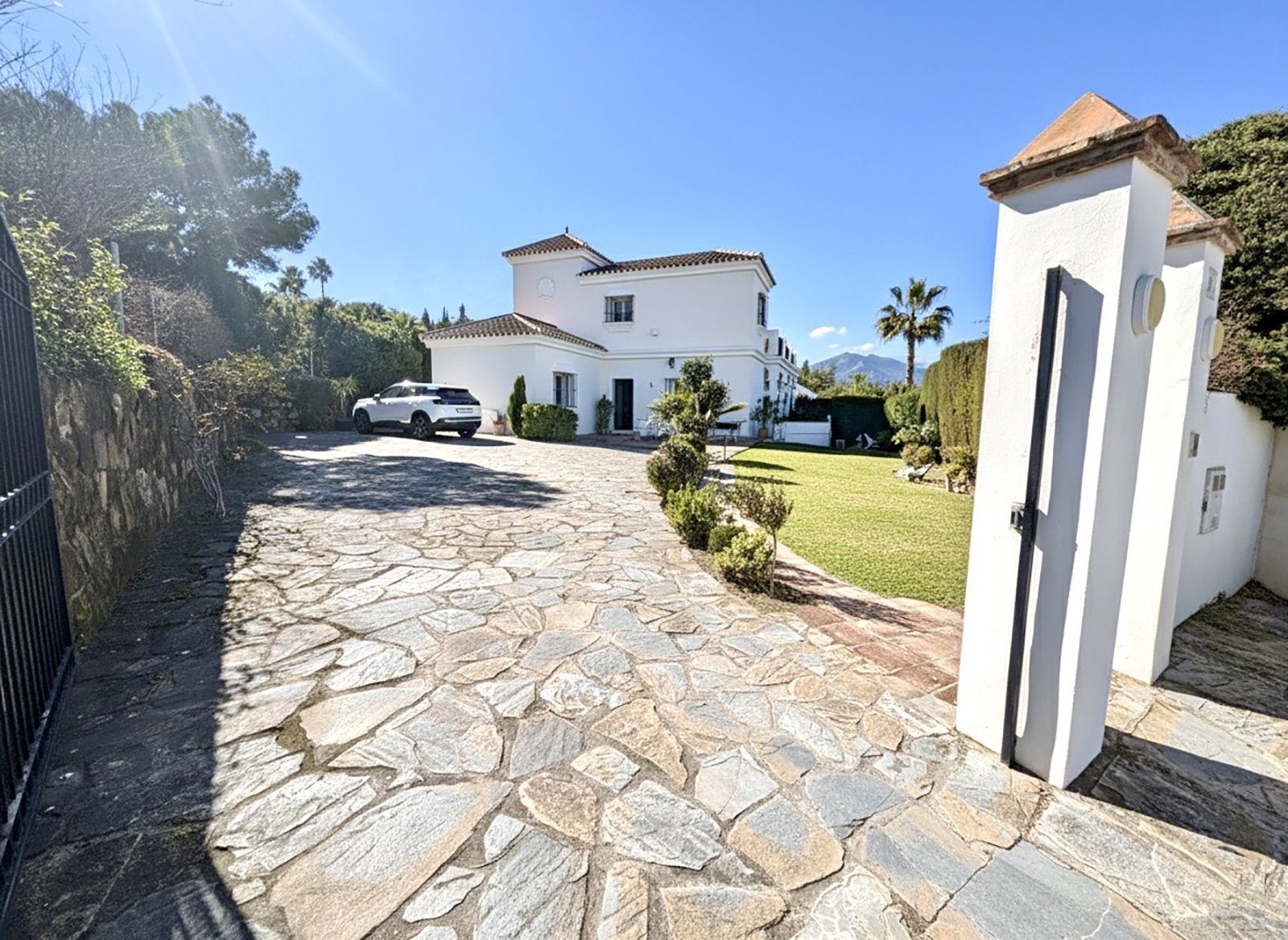 5-bedroom Villa in Nueva Andalucia