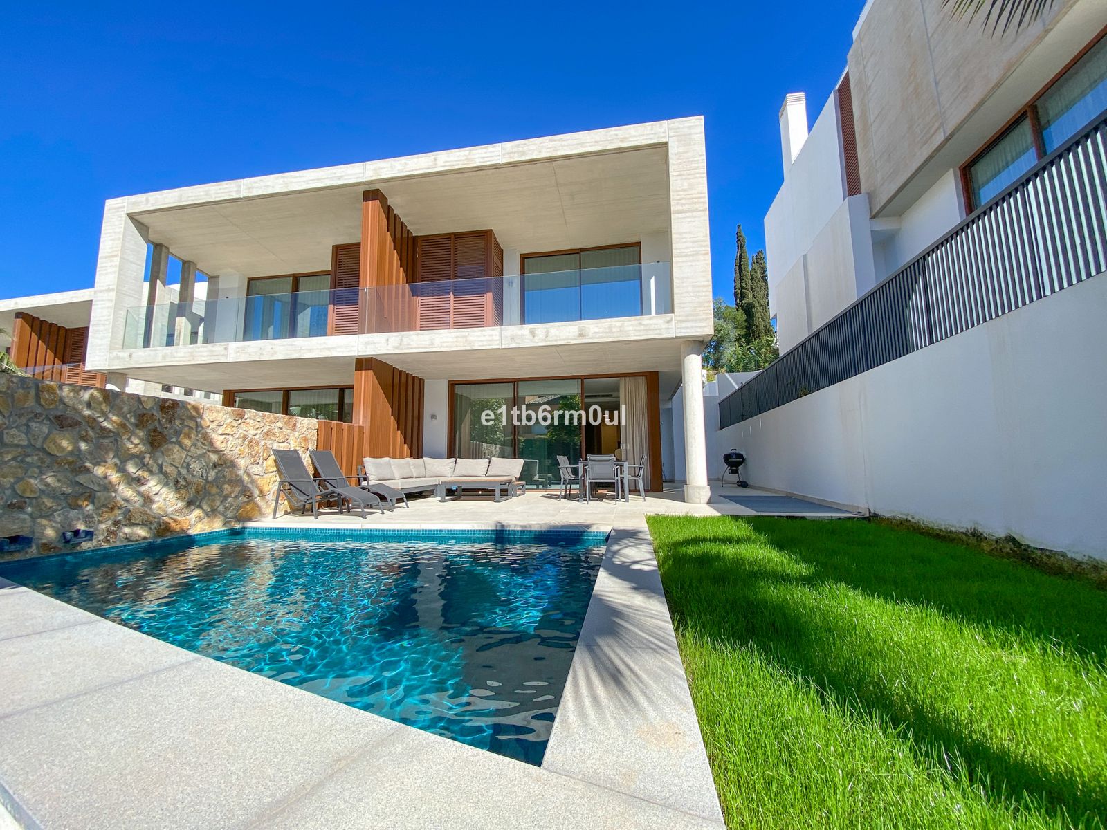 3-bedroom Semi-Detached House in The Golden Mile