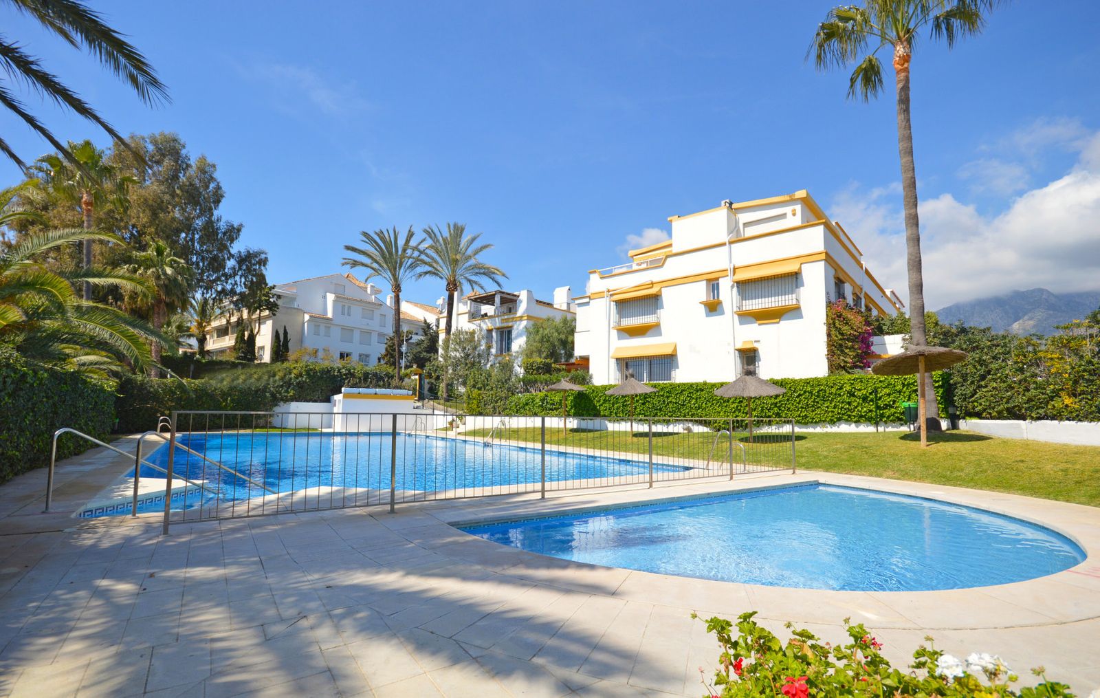5-bedroom Semi-Detached House in The Golden Mile
