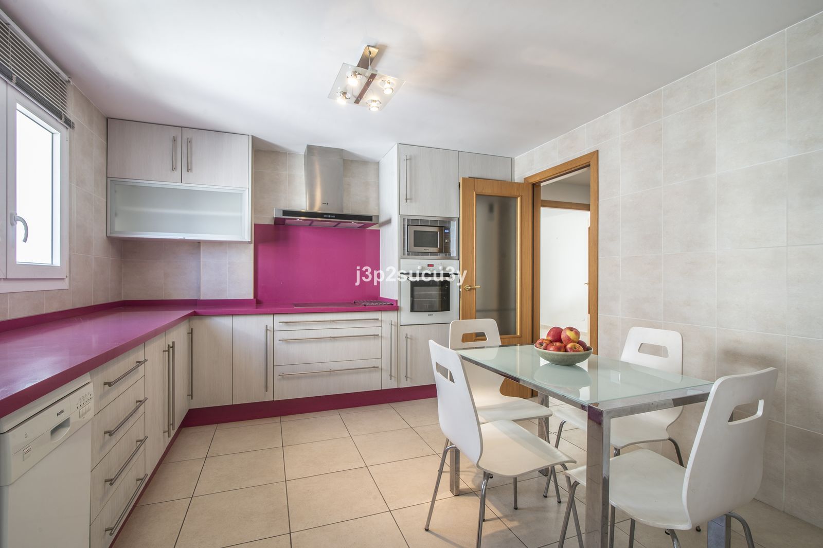 4-bedroom Apartment in Nueva Andalucia