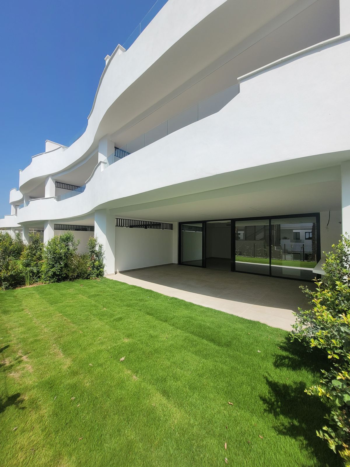 2-bedroom Ground Floor Apartment in Bel Air