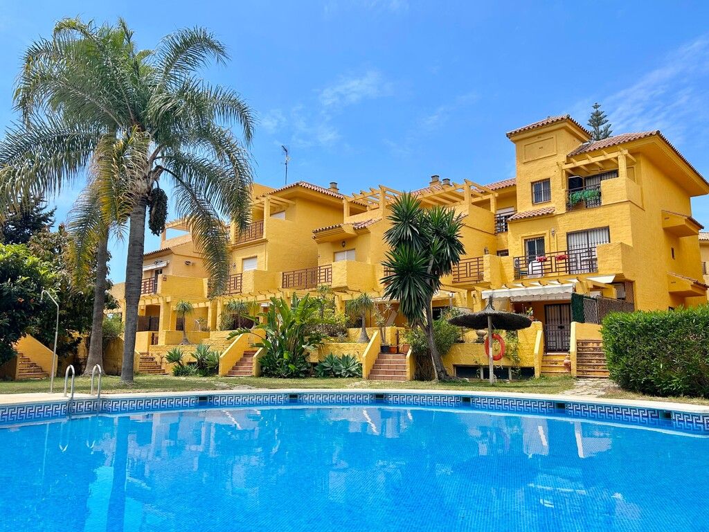 4-bedroom Semi-Detached House in Estepona