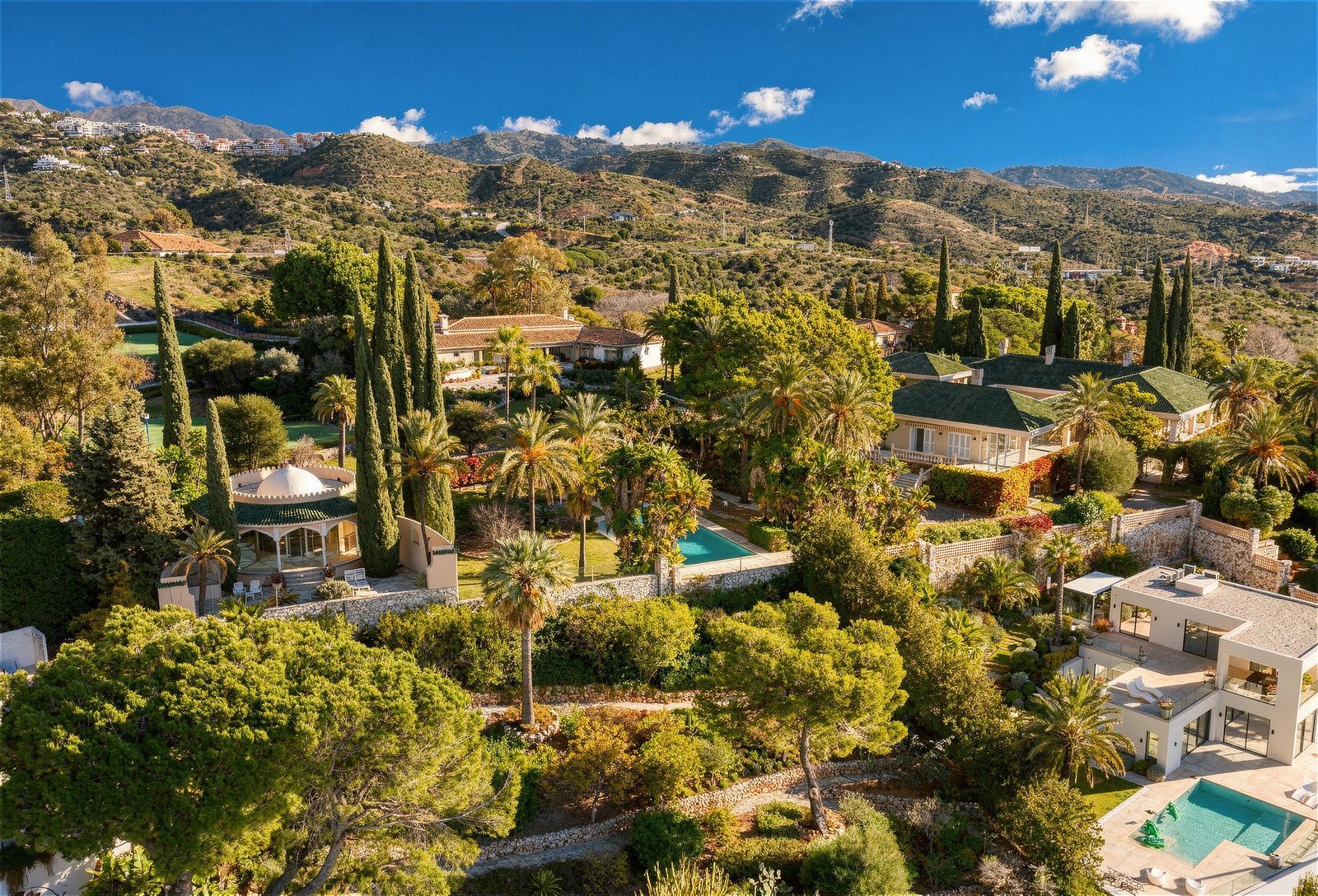 10-bedroom villa in Río Real, Marbella – image 9