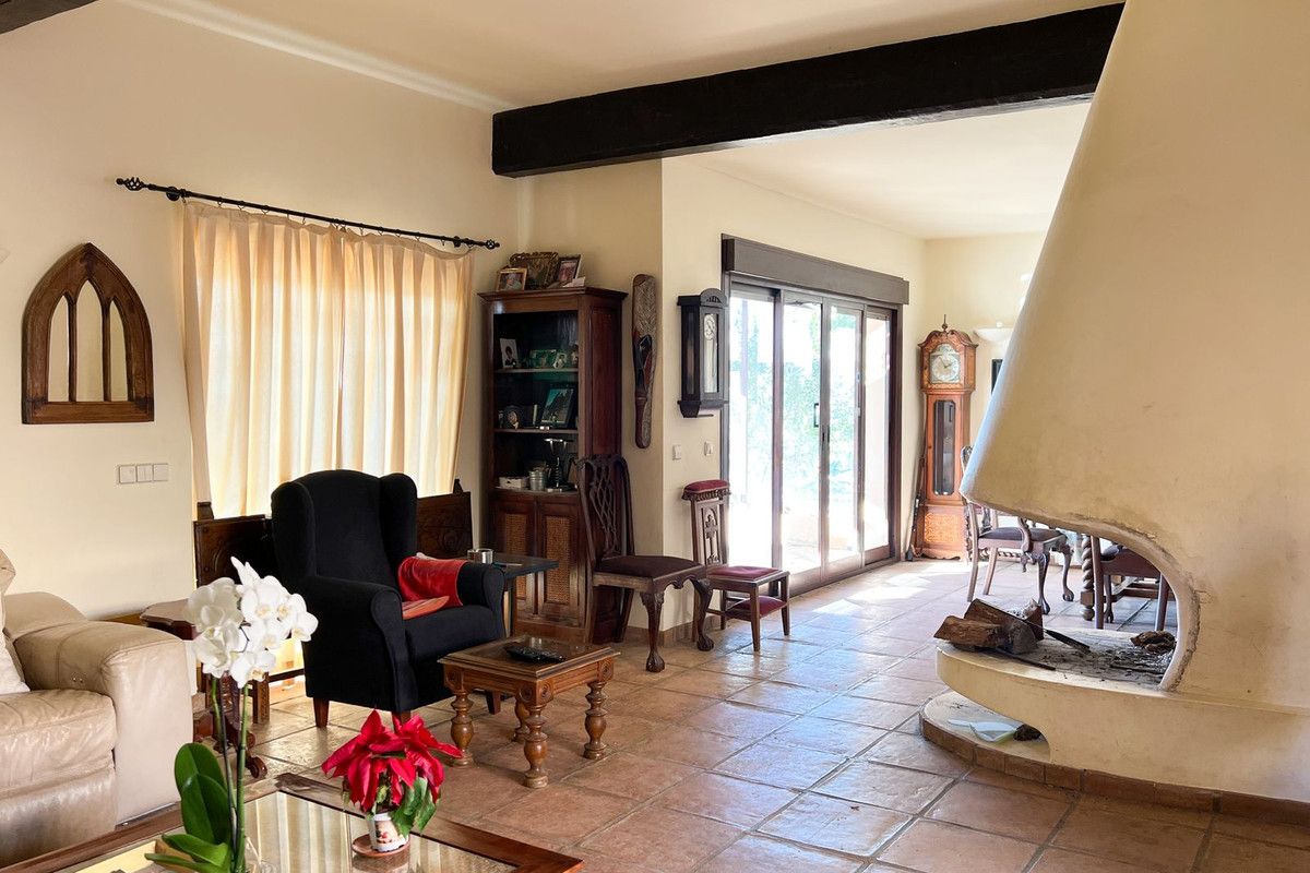 4-bedroom villa in Estepona, Marbella – image 7