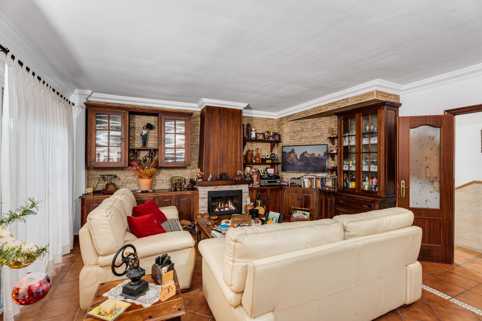 7 Bedroom Semi-Detached House Estepona Town image 10