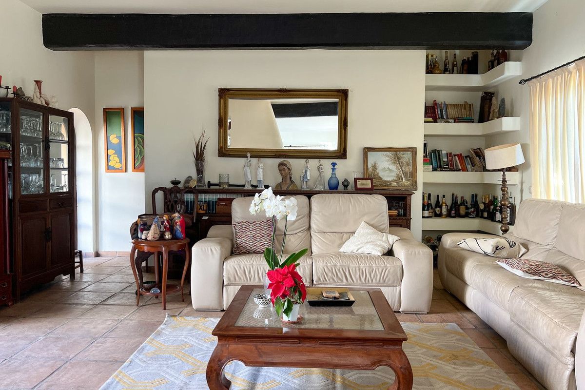 4-bedroom villa in Estepona, Marbella – image 8
