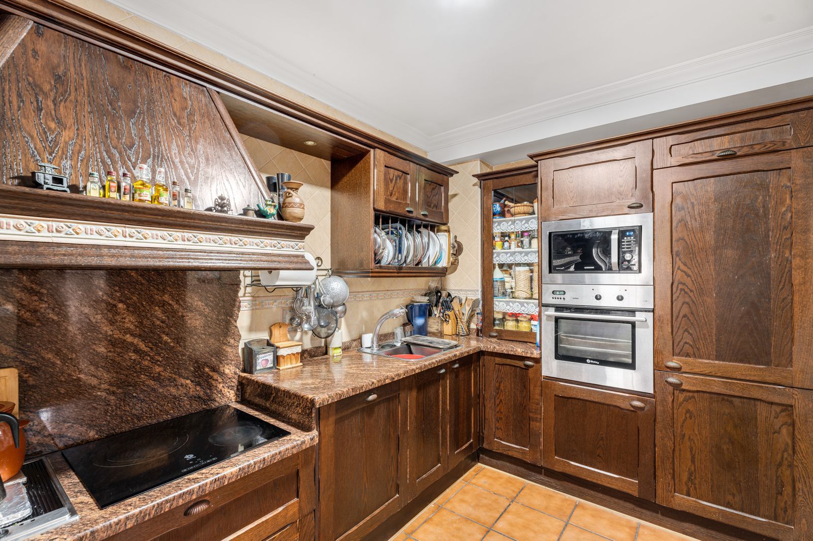 7 Bedroom Semi-Detached House Estepona Town image 12