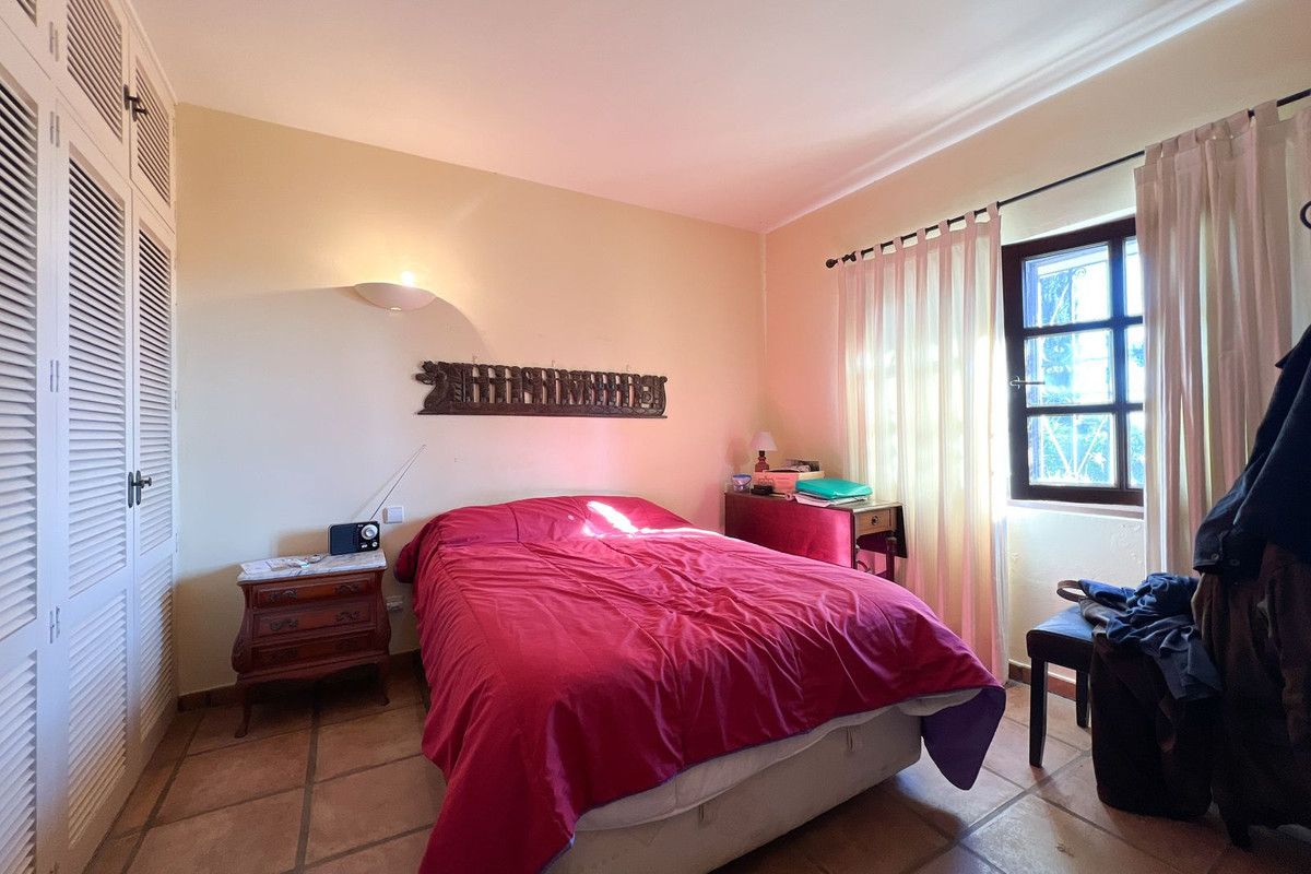 4-bedroom villa in Estepona, Marbella – image 11
