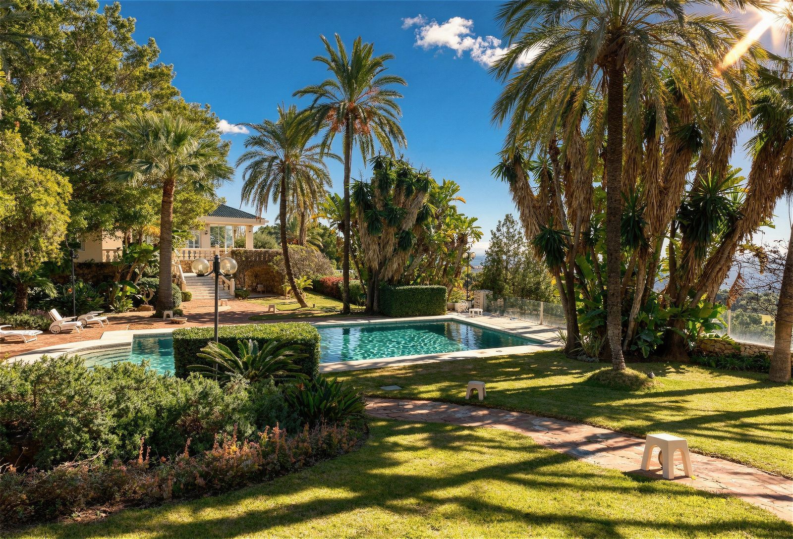 10-bedroom villa in Río Real, Marbella – image 18