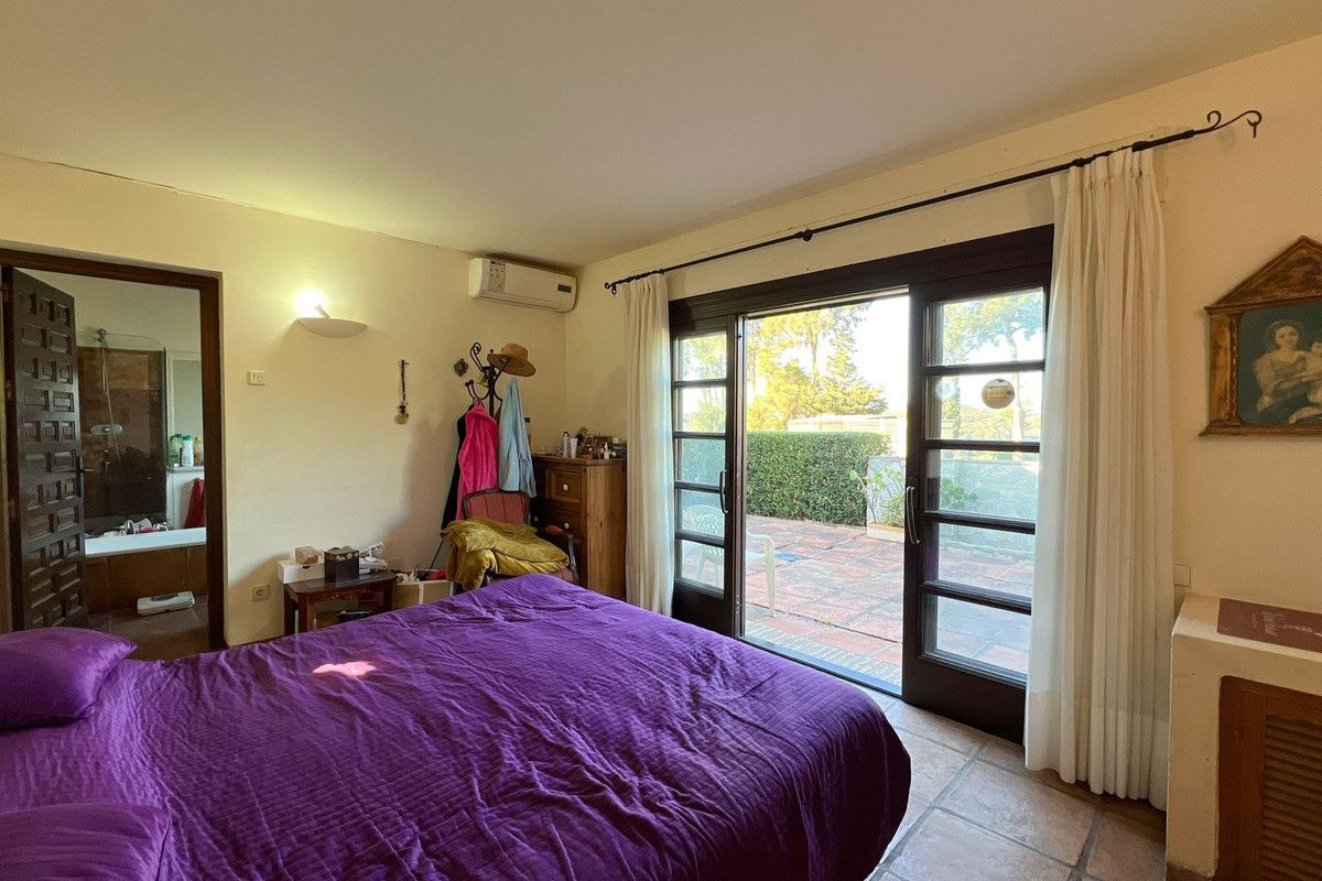 4-bedroom villa in Estepona, Marbella – image 15