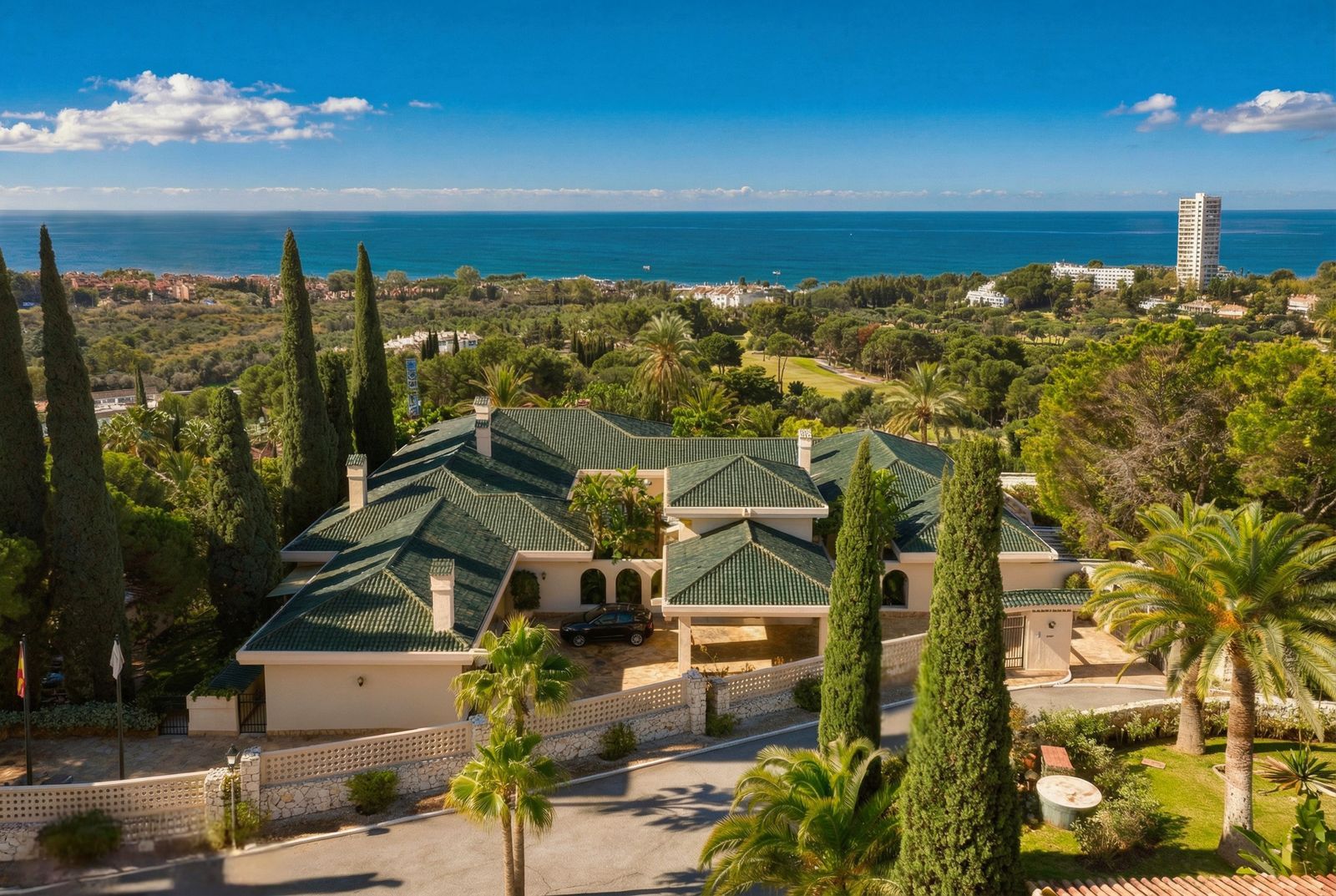 10-bedroom villa in Río Real, Marbella – image 1
