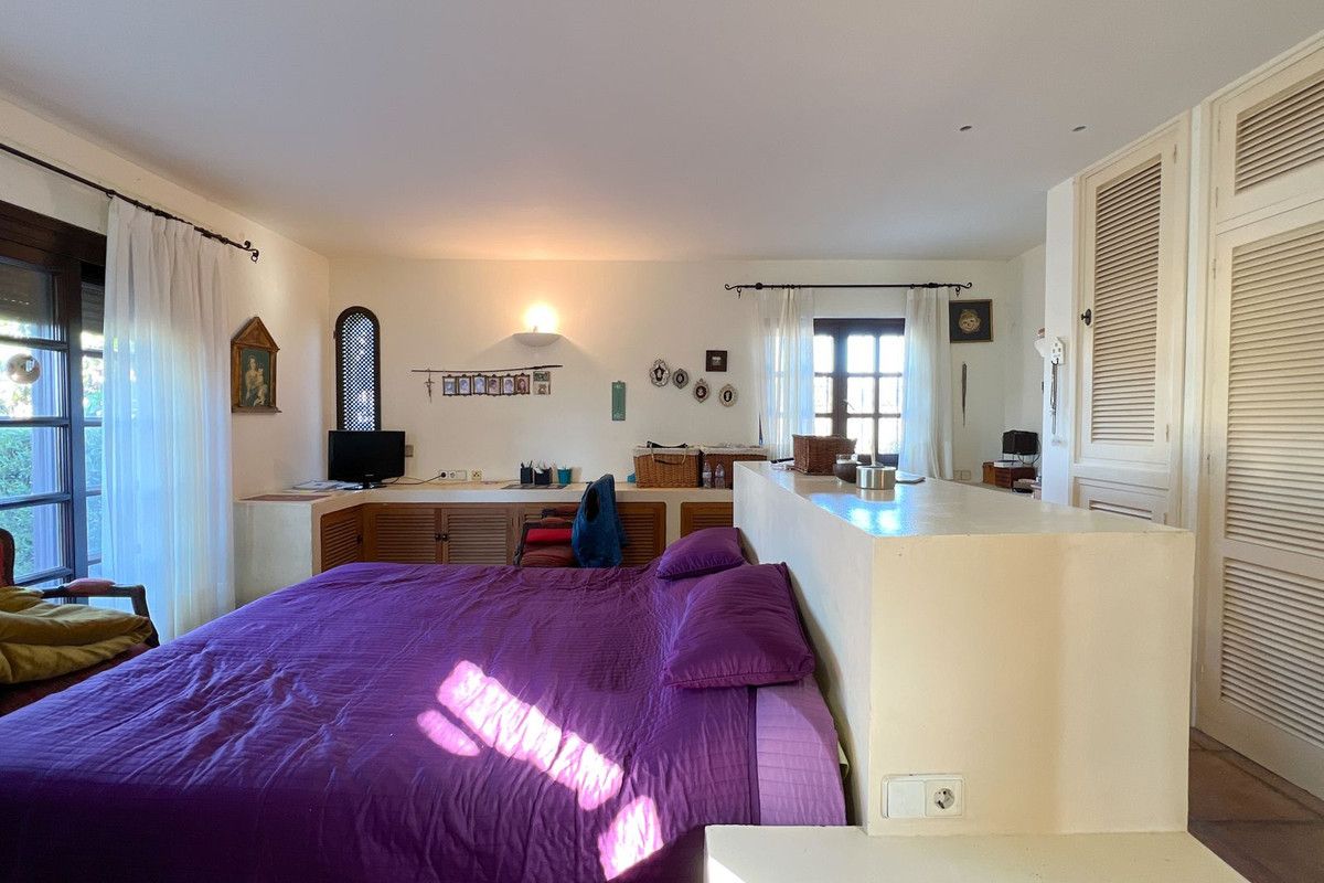 4-bedroom villa in Estepona, Marbella – image 16
