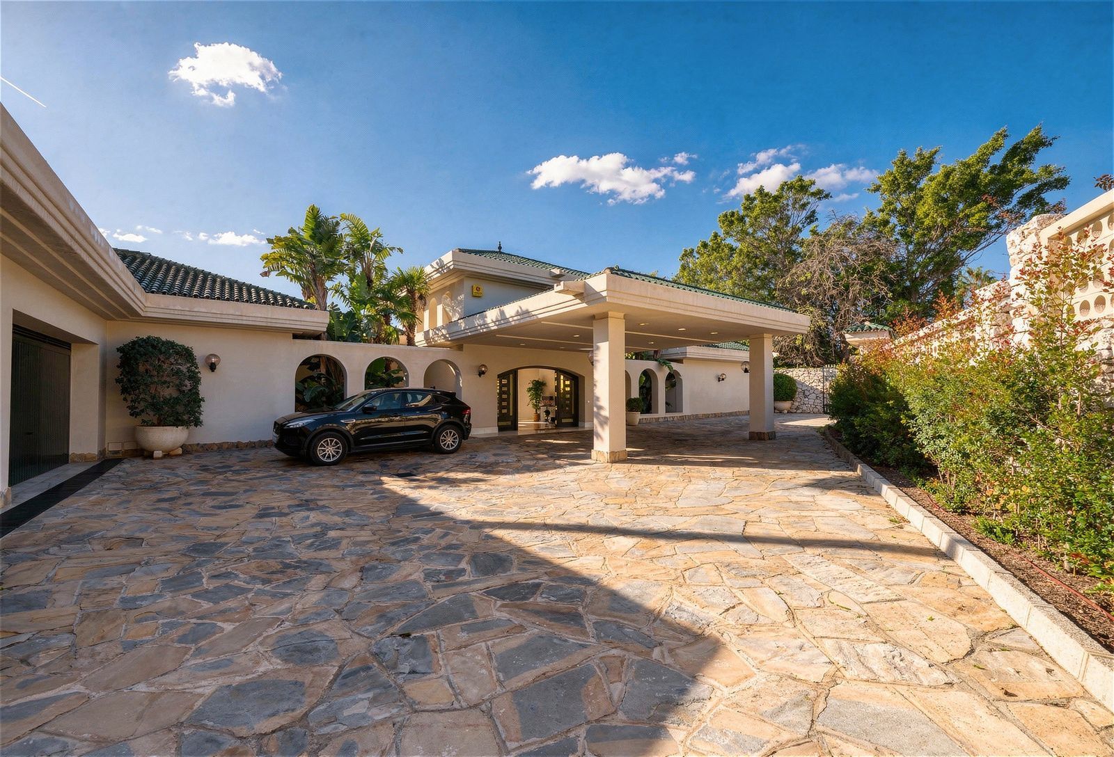 10-bedroom villa in Río Real, Marbella – image 23