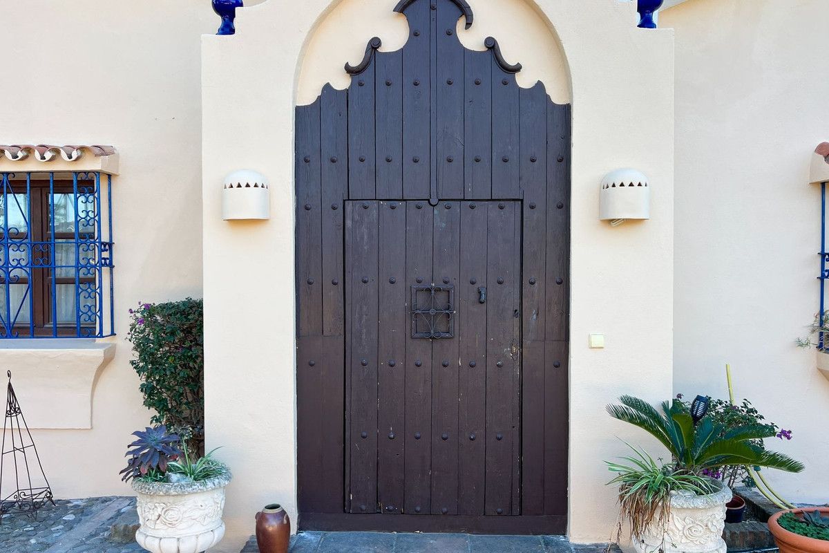 4-bedroom villa in Estepona, Marbella – image 20