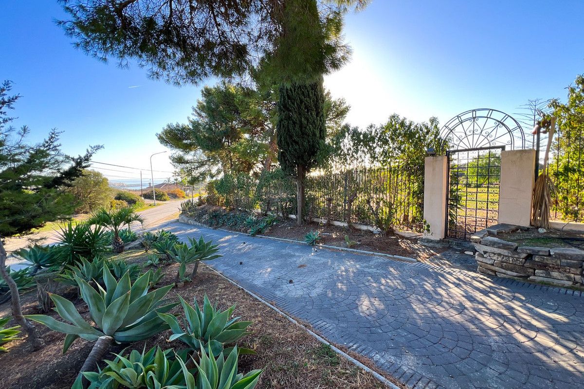 4-bedroom villa in Estepona, Marbella – image 21