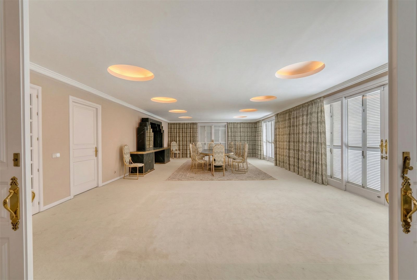10-bedroom villa in Río Real, Marbella – image 25
