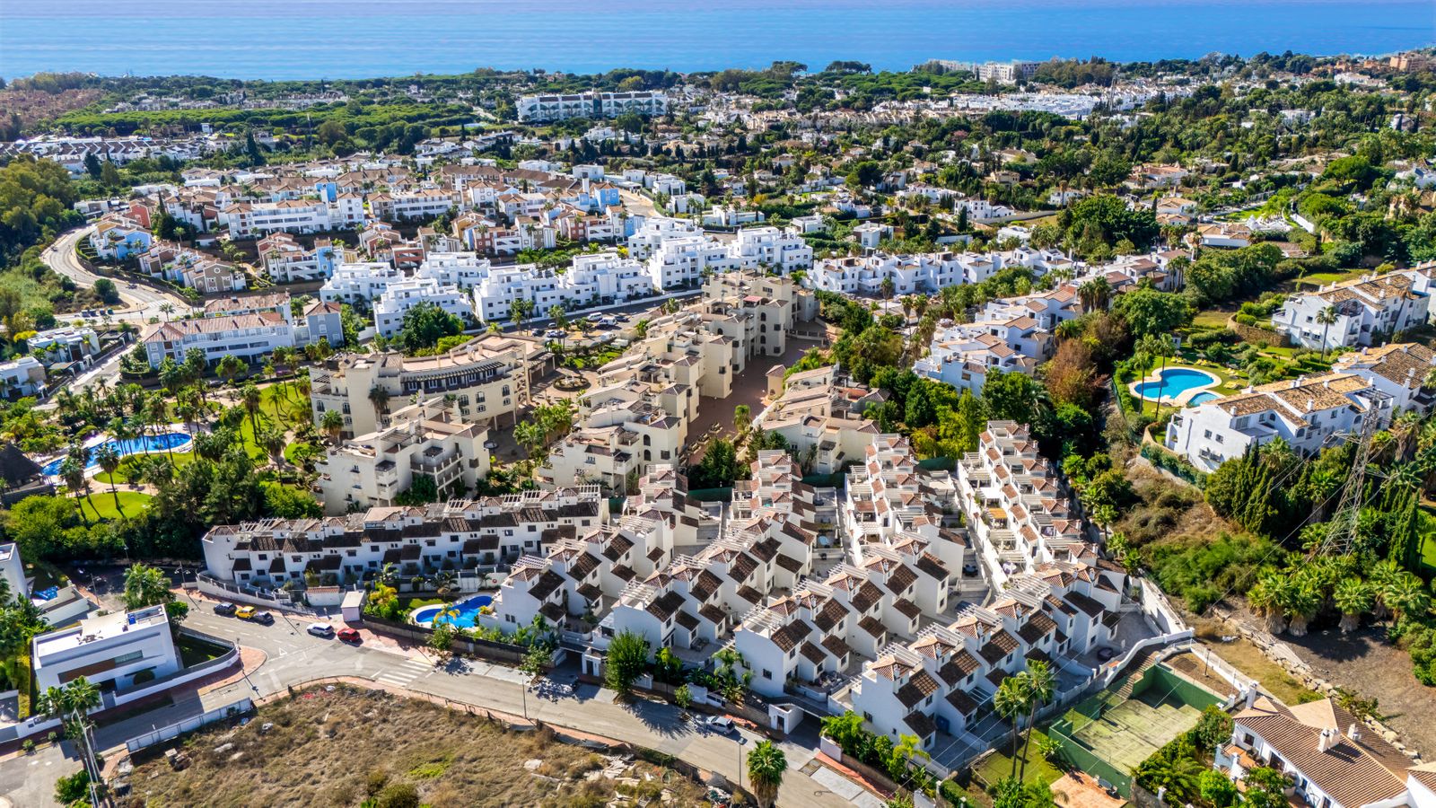 3-bedroom townhouse in El Campanario, Marbella – image 2